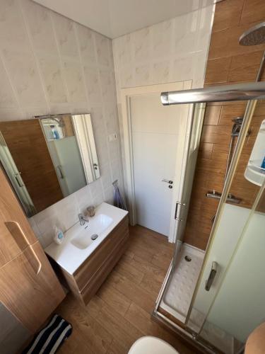 Kúpeľňa v ubytovaní GENUAR APARTMENTS MALAGA CENTER. FREE PARKING