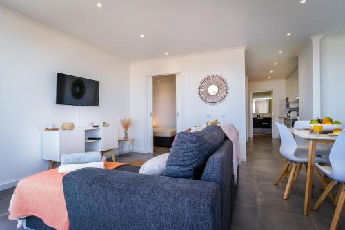Modern Apartment with Ocean View & Terrace - Free Access to Pool and Tennis Courts by Lisbeyond