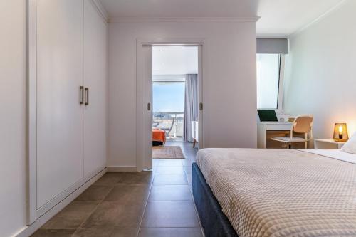 Modern Apartment with Ocean View & Terrace - Free Access to Pool and Tennis Courts by Lisbeyond