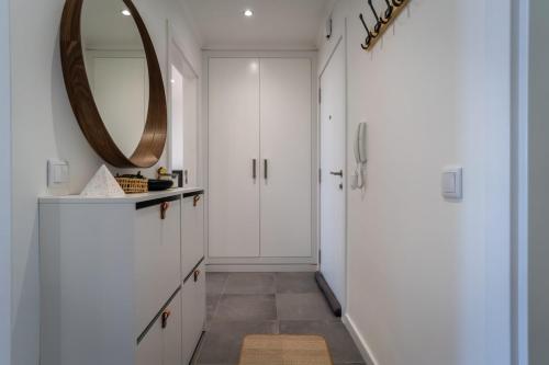 Modern Apartment with Ocean View & Terrace - Free Access to Pool and Tennis Courts by Lisbeyond