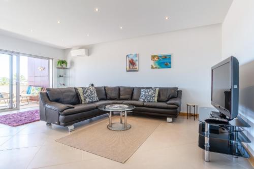 Spacious 2 bedroom Apartment with Sea View Lagos by Lisbeyond