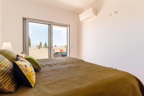 Spacious 2 bedroom Apartment with Sea View Lagos by Lisbeyond