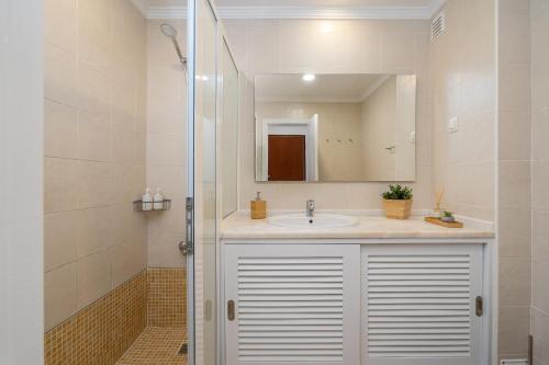 Salgados Beach Apartment - 7 min walk to beach by Lisbeyond