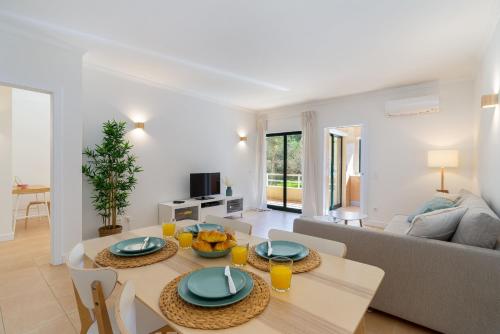 Salgados Beach Apartment - 7 min walk to beach by Lisbeyond