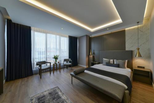 Postel nebo postele na pokoji v ubytování La Flora House Hotel