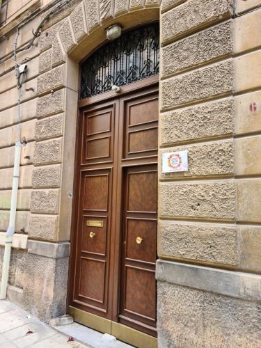 a wooden door on the side of a building at Mama Tita Rooms and Breakfast in Palermo