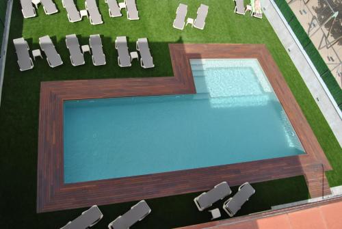 a rendering of a swimming pool with lawn chairs at Hotel Bell Aire in L'Estartit