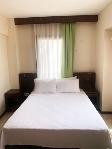 Katil atau katil-katil dalam bilik di Mitos Hotel