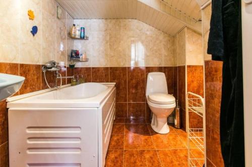 a bathroom with a toilet and a sink at Уютная квартирка в центре Тбилиси! in Tbilisi City