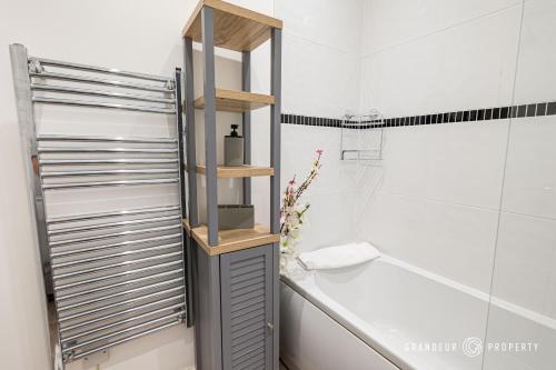 Ванная комната в NEW! Decadent 2-Bed, Park Views, WiFi & Parking - Park Views