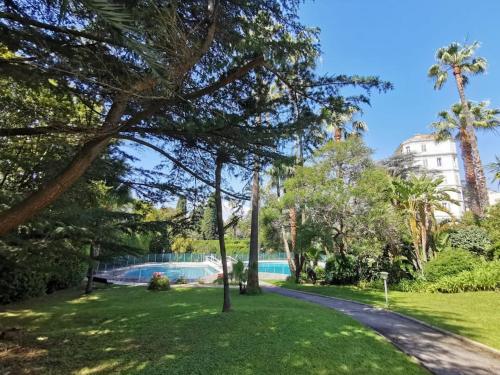 Photo de la galerie de l'établissement 2 bedrooms seafront, à Cannes