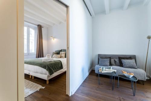 Katil atau katil-katil dalam bilik di MELLOW KEYWEEK Biarritz town house