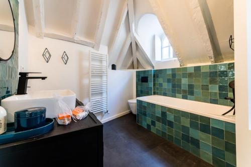 Bilik mandi di MELLOW KEYWEEK Biarritz town house