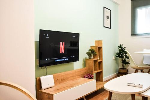 Newly renovated-City Center Apartment