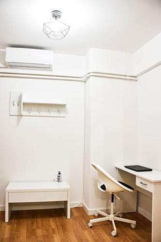 Newly renovated-City Center Apartment