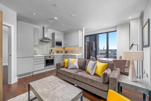 a living room with a couch and a kitchen at ALTIDO Tasteful flat with balcony in London