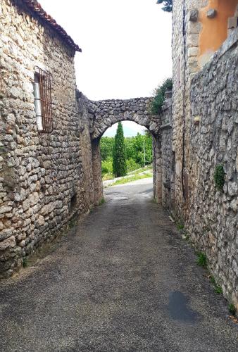 Gambar di galeri bagi LA GARDE ADHEMAR, L'escalier Médiéval di La Garde-Adhémar