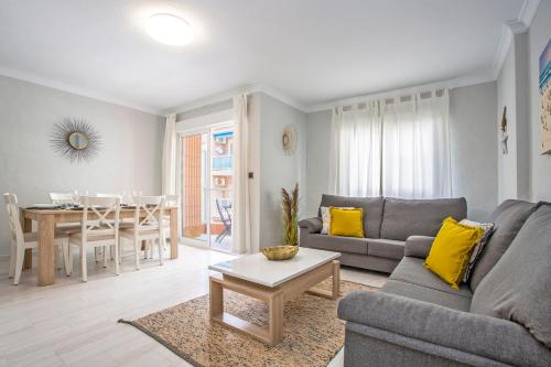 Playa Los Locos Apartment with Garage