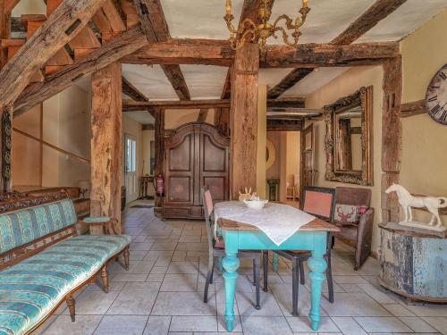 a dining room with a table and chairs at Stevenson House Bed and Breakfast in Oberderdingen