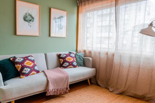 Bright Studio in the heart of Lapa - 5min walk to Metro!