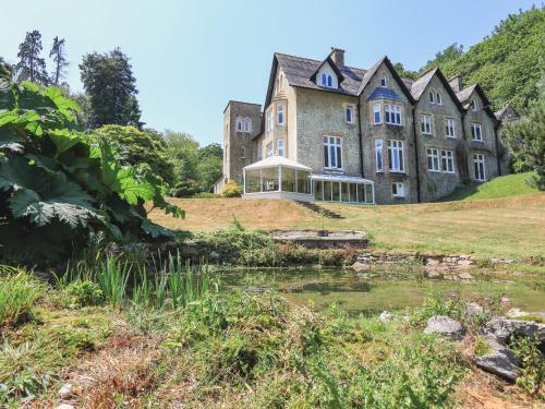 14 Sheplegh Court