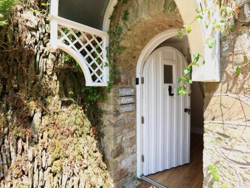14 Sheplegh Court – Photos 5