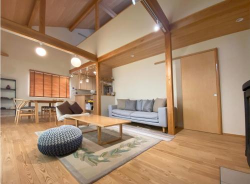a living room with a couch and a table at Garni MonyaMonya/ガルニモニャモニャ in Hokuto