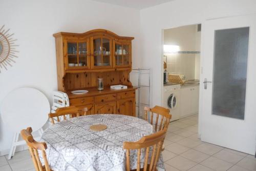 Η κουζίνα ή μικρή κουζίνα στο Joli Studio 28m² 200m plage avec balcon