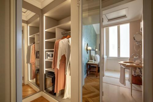 a walk in closet with a glass door at Rose Garden Palace Roma by OMNIA hotels in Rome