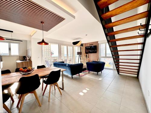 Duplex - Vue Mer exceptionnelle - Quartier Euromed-avec Box