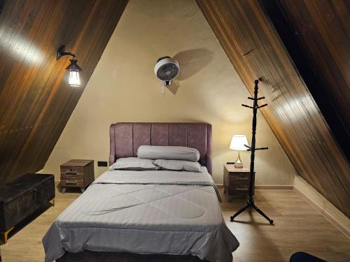 מיטה או מיטות בחדר ב-Orkid Chalet