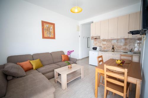 Kuchyň nebo kuchyňský kout v ubytování Apartmani Bonaca