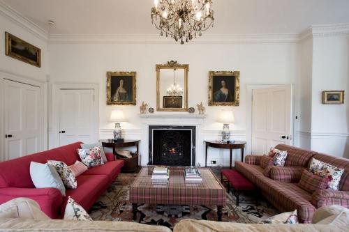 Posezení v ubytování Rooms by Gilmerton House - Luxury Georgian Mansion near Edinburgh
