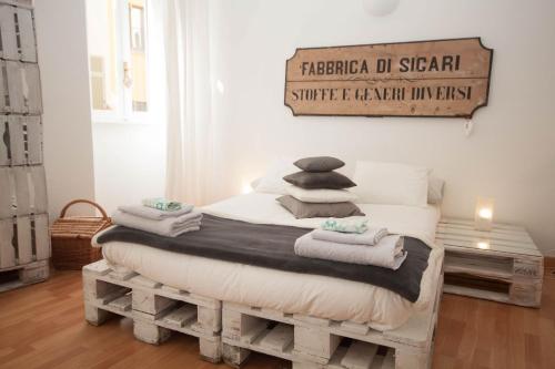 a bedroom with a bed with towels on it at Menaggio Centro in Menaggio