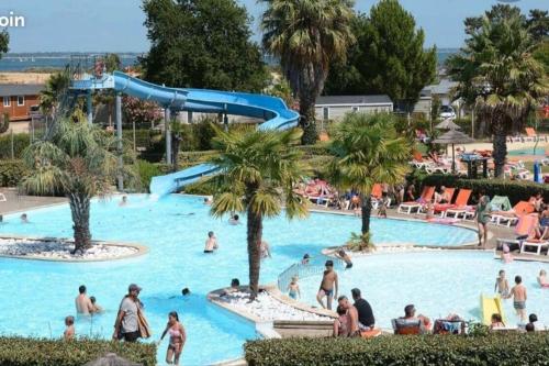 Πισίνα στο ή κοντά στο Mobilhome 6 personnes Cap Ferret