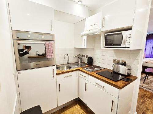 Cucina o angolo cottura di Camden Prime ApartHotel