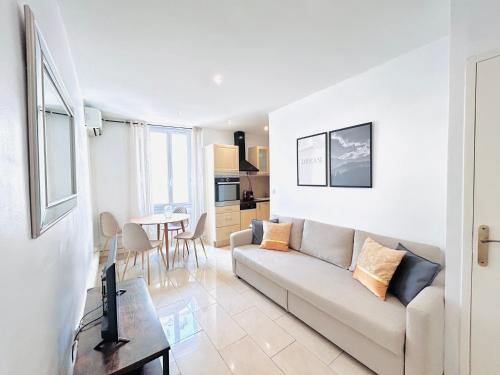 2 Bedroom flat Cannes Center La Croisette Banane