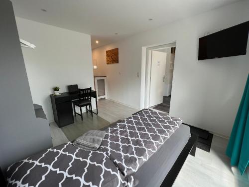 Katil atau katil-katil dalam bilik di Moderne und helle 1-Zimmer-Wohnung für Feriengäste, Monteure und beruflich Reisende LS15 Single