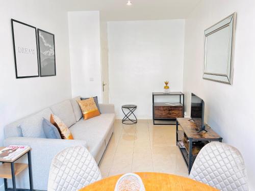 2 Bedroom flat Cannes Center La Croisette Banane