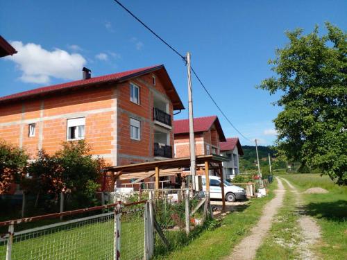 a house with a car parked in front of it at Apartman Maksimović Banja Luka in Česma