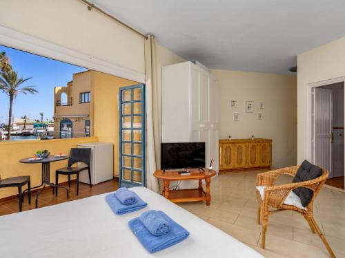 een kamer met een bed en een woonkamer met een tv bij Studio Cabopino-2 by Interhome in Marbella