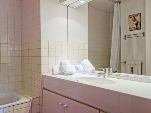 Apartment Les Grandes Balmes I et II - Le Lac-9 by Interhome