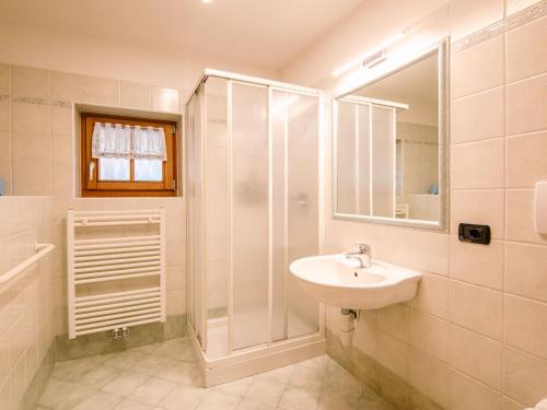Ένα μπάνιο στο Apartment Trottner by Interhome
