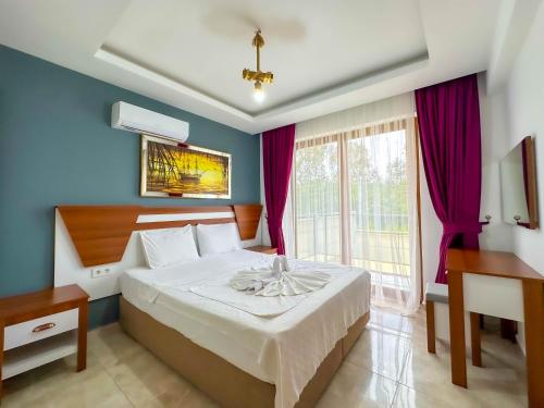A bed or beds in a room at Tuna Fethiye Villa, Özel Havuzlu, Fethiye