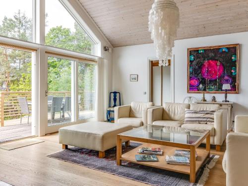 een woonkamer met een bank en een tafel bij Holiday Home Bergstigen Gunnebo by Interhome in Gunnebo