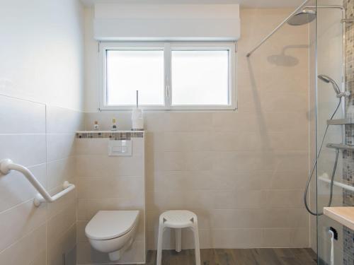 Ένα μπάνιο στο Holiday Home La Grève bleue by Interhome