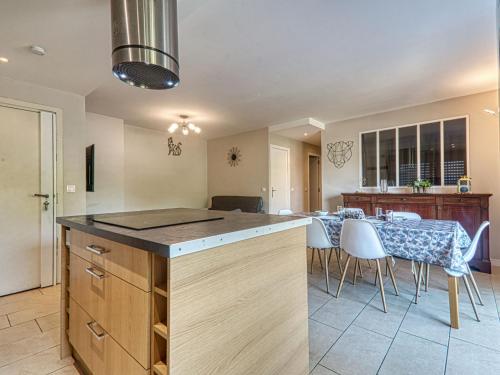 Apartment Les Jardins de Phebus by Interhome