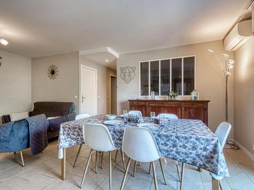 Apartment Les Jardins de Phebus by Interhome