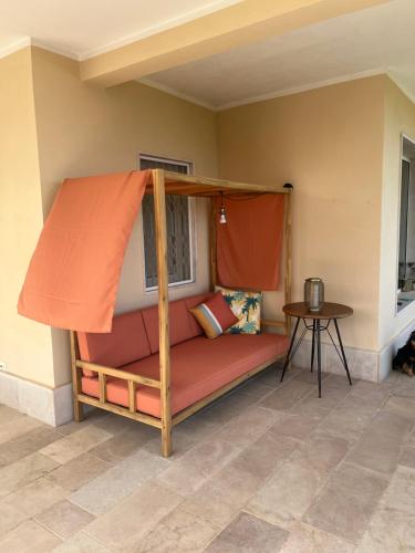 een bed met een oranje luifel in een kamer bij La Finestra sul Mare Locazione Turistica in Monte SantʼAngelo
