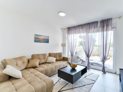 Holiday Home Sunrise by Interhome
